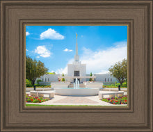 Load image into Gallery viewer, Denver Daytime Fountain