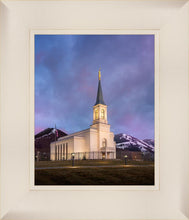 Load image into Gallery viewer, Star Valley Winter Refuge