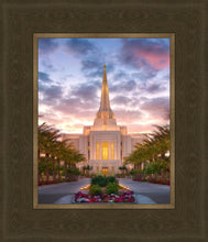 Load image into Gallery viewer, Gilbert Garden Oasis