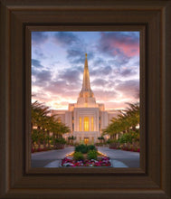 Load image into Gallery viewer, Gilbert Garden Oasis