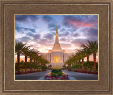 Load image into Gallery viewer, Gilbert Garden Oasis