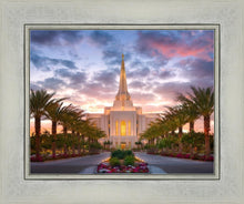 Load image into Gallery viewer, Gilbert Garden Oasis
