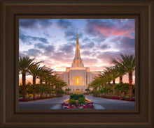 Load image into Gallery viewer, Gilbert Garden Oasis