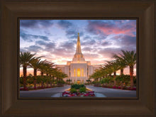 Load image into Gallery viewer, Gilbert Garden Oasis