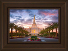 Load image into Gallery viewer, Gilbert Garden Oasis