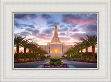 Load image into Gallery viewer, Gilbert Garden Oasis