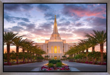 Load image into Gallery viewer, Gilbert Garden Oasis
