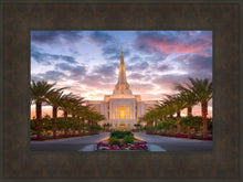 Load image into Gallery viewer, Gilbert Garden Oasis