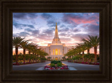 Load image into Gallery viewer, Gilbert Garden Oasis