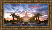 Load image into Gallery viewer, Gilbert Garden Oasis