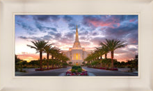 Load image into Gallery viewer, Gilbert Garden Oasis