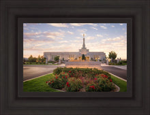 Load image into Gallery viewer, Reno Flowers