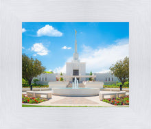 Load image into Gallery viewer, Denver Daytime Fountain