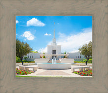 Load image into Gallery viewer, Denver Daytime Fountain