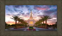 Load image into Gallery viewer, Gilbert Garden Oasis