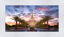 Load image into Gallery viewer, Gilbert Garden Oasis