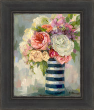 Load image into Gallery viewer, Flowers & Vase