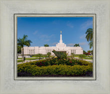 Load image into Gallery viewer, Mérida Mexico Garden Peace