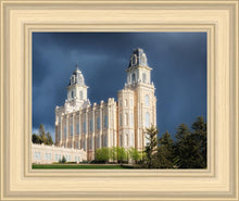 Load image into Gallery viewer, Manti - Stormy Skies
