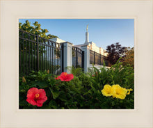 Load image into Gallery viewer, Memphis Flowers
