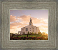 Load image into Gallery viewer, Golden Payson Panorama
