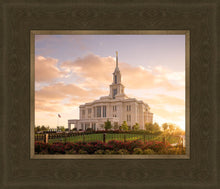 Load image into Gallery viewer, Golden Payson Panorama
