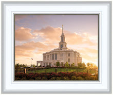 Load image into Gallery viewer, Golden Payson Panorama

