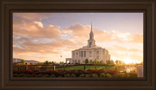 Load image into Gallery viewer, Golden Payson Panorama
