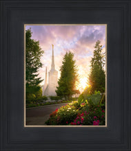 Load image into Gallery viewer, Portland Garden Circle
