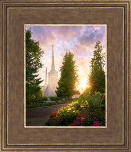 Load image into Gallery viewer, Portland Garden Circle
