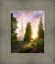 Load image into Gallery viewer, Portland Garden Circle

