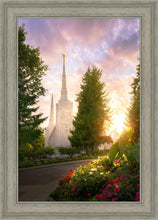 Load image into Gallery viewer, Portland Garden Circle
