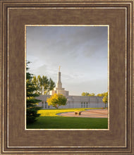 Load image into Gallery viewer, Bismarck Golden Glow
