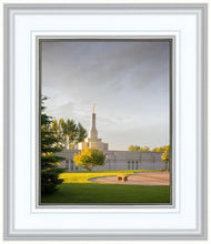 Load image into Gallery viewer, Bismarck Golden Glow

