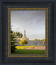 Load image into Gallery viewer, Bismarck Golden Glow
