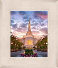 Load image into Gallery viewer, Gilbert Garden Oasis
