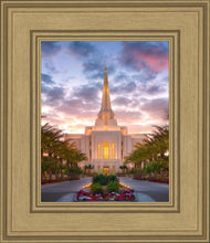 Load image into Gallery viewer, Gilbert Garden Oasis
