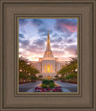 Load image into Gallery viewer, Gilbert Garden Oasis
