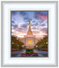 Load image into Gallery viewer, Gilbert Garden Oasis
