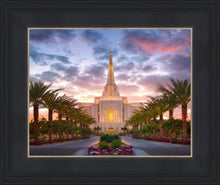 Load image into Gallery viewer, Gilbert Garden Oasis
