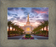 Load image into Gallery viewer, Gilbert Garden Oasis
