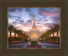 Load image into Gallery viewer, Gilbert Garden Oasis
