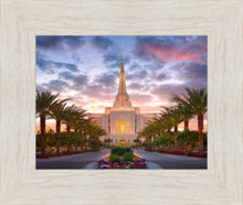 Load image into Gallery viewer, Gilbert Garden Oasis
