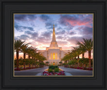 Load image into Gallery viewer, Gilbert Garden Oasis
