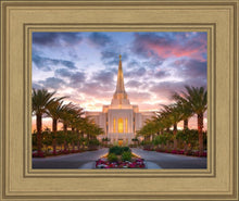 Load image into Gallery viewer, Gilbert Garden Oasis
