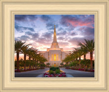 Load image into Gallery viewer, Gilbert Garden Oasis
