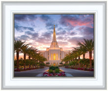Load image into Gallery viewer, Gilbert Garden Oasis
