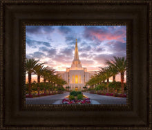 Load image into Gallery viewer, Gilbert Garden Oasis

