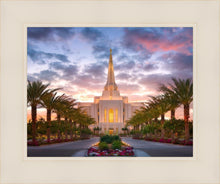 Load image into Gallery viewer, Gilbert Garden Oasis
