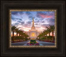 Load image into Gallery viewer, Gilbert Garden Oasis
